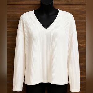 Zyn Burches Cream Ribbed Knit Sweater Medium V Neck Long Sleeve Cozy Soft Top
